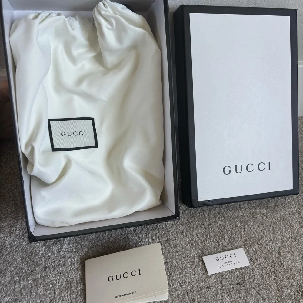 Authentic Gucci Beige Tiger Print Backpack with Black Accents - Picture 3 of 9